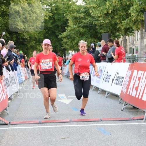 08.06.2024 - REWE Women's Run Strokosch-Dieckow http://msf.ph/oto/6248277 09.06.2024 10:01:35 Ziel 10096, 10134, 10205, 10242, 10456, 10531, 10786 meine-sportfotos.de