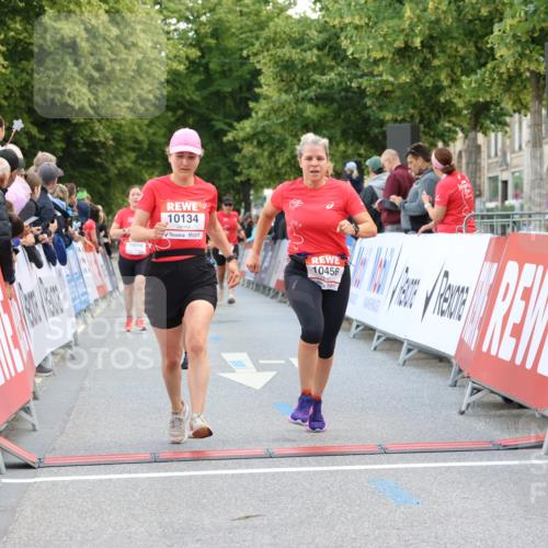 08.06.2024 - REWE Women's Run Strokosch-Dieckow http://msf.ph/oto/6248279 09.06.2024 10:01:35 Ziel 10096, 10134, 10205, 10242, 10456, 10531, 10786 meine-sportfotos.de