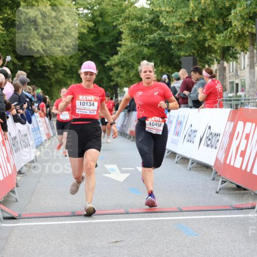 08.06.2024 - REWE Women's Run Strokosch-Dieckow http://msf.ph/oto/6248283 09.06.2024 10:01:35 Ziel 10096, 10134, 10205, 10242, 10456, 10531, 10786 meine-sportfotos.de