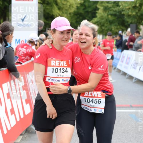 08.06.2024 - REWE Women's Run Strokosch-Dieckow http://msf.ph/oto/6248309 09.06.2024 10:01:40 Ziel 10096, 10134, 10179, 10205, 10222, 10242, 10456, 10642, 10786 meine-sportfotos.de