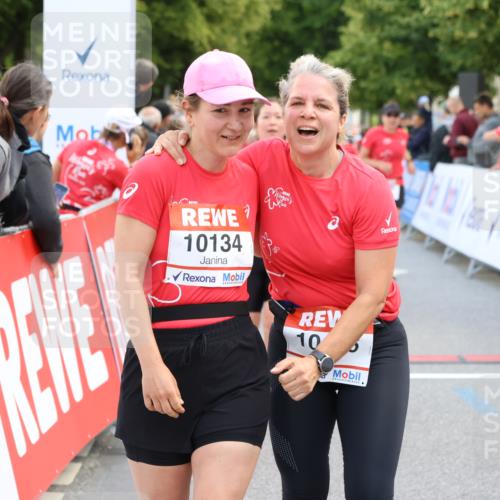 08.06.2024 - REWE Women's Run Strokosch-Dieckow http://msf.ph/oto/6248312 09.06.2024 10:01:41 Ziel 10096, 10134, 10179, 10205, 10222, 10242, 10456, 10642, 10786 meine-sportfotos.de