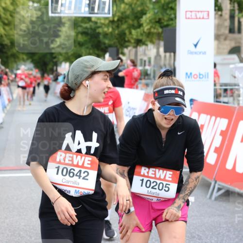 08.06.2024 - REWE Women's Run Strokosch-Dieckow http://msf.ph/oto/6248318 09.06.2024 10:01:46 Ziel 10132, 10179, 10205, 10222, 10399, 10642, 10786 meine-sportfotos.de