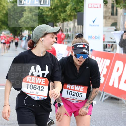 08.06.2024 - REWE Women's Run Strokosch-Dieckow http://msf.ph/oto/6248321 09.06.2024 10:01:46 Ziel 10132, 10179, 10205, 10222, 10399, 10642, 10786 meine-sportfotos.de