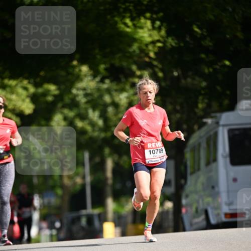08.06.2024 - REWE Women's Run Dr. Thomas Lammeyer http://msf.ph/oto/6248334 09.06.2024 09:40:43 Laufen 32, 10799 meine-sportfotos.de