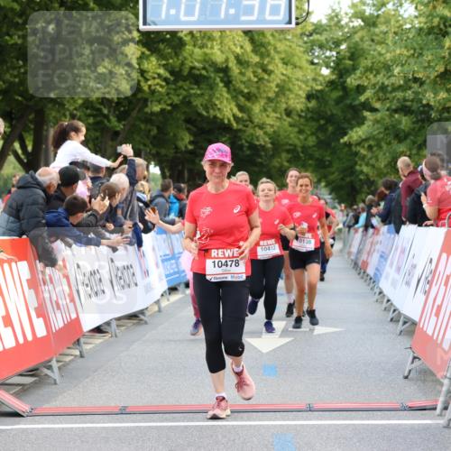 08.06.2024 - REWE Women's Run Strokosch-Dieckow http://msf.ph/oto/6248347 09.06.2024 10:02:08 Ziel 10007, 10102, 10138, 10157, 10191, 10301, 10352, 10370, 10412, 10437, 10478, 10549, 10623 meine-sportfotos.de
