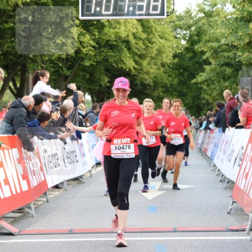 08.06.2024 - REWE Women's Run Strokosch-Dieckow http://msf.ph/oto/6248352 09.06.2024 10:02:08 Ziel 10007, 10102, 10138, 10157, 10191, 10301, 10352, 10370, 10412, 10437, 10478, 10549, 10623 meine-sportfotos.de