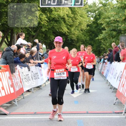 08.06.2024 - REWE Women's Run Strokosch-Dieckow http://msf.ph/oto/6248355 09.06.2024 10:02:08 Ziel 10007, 10102, 10138, 10157, 10191, 10301, 10352, 10370, 10412, 10437, 10478, 10549, 10623 meine-sportfotos.de
