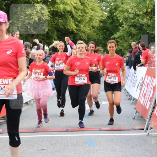 08.06.2024 - REWE Women's Run Strokosch-Dieckow http://msf.ph/oto/6248363 09.06.2024 10:02:09 Ziel 10007, 10102, 10138, 10157, 10191, 10301, 10352, 10370, 10412, 10437, 10478, 10490, 10549, 10589, 10623 meine-sportfotos.de