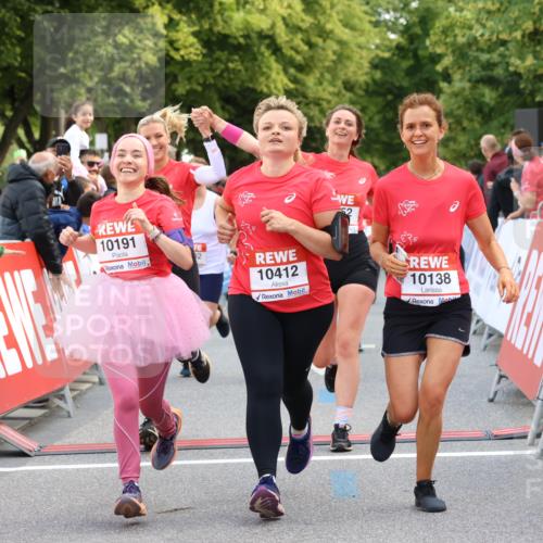 08.06.2024 - REWE Women's Run Strokosch-Dieckow http://msf.ph/oto/6248371 09.06.2024 10:02:11 Ziel 10007, 10102, 10138, 10157, 10191, 10301, 10352, 10370, 10412, 10437, 10478, 10490, 10549, 10589, 10623 meine-sportfotos.de