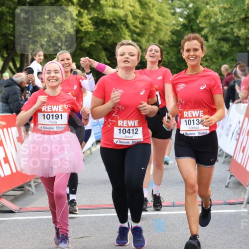08.06.2024 - REWE Women's Run Strokosch-Dieckow http://msf.ph/oto/6248377 09.06.2024 10:02:11 Ziel 10007, 10102, 10138, 10157, 10191, 10301, 10352, 10370, 10412, 10437, 10478, 10490, 10549, 10589, 10623 meine-sportfotos.de