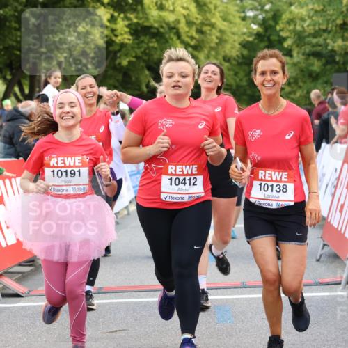 08.06.2024 - REWE Women's Run Strokosch-Dieckow http://msf.ph/oto/6248380 09.06.2024 10:02:11 Ziel 10007, 10102, 10138, 10157, 10191, 10301, 10352, 10370, 10412, 10437, 10478, 10490, 10549, 10589, 10623 meine-sportfotos.de