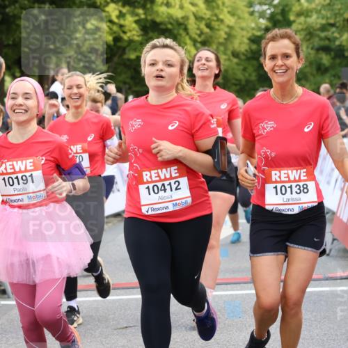 08.06.2024 - REWE Women's Run Strokosch-Dieckow http://msf.ph/oto/6248390 09.06.2024 10:02:11 Ziel 10007, 10102, 10138, 10157, 10191, 10301, 10352, 10370, 10412, 10437, 10478, 10490, 10549, 10589, 10623 meine-sportfotos.de