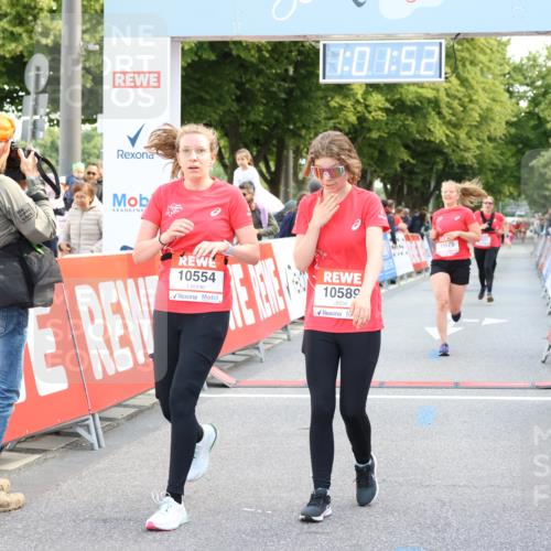 08.06.2024 - REWE Women's Run Strokosch-Dieckow http://msf.ph/oto/6248401 09.06.2024 10:02:22 Ziel 10026, 10227, 10490, 10520, 10554, 10575, 10589 meine-sportfotos.de