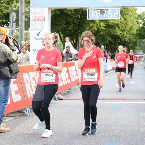 08.06.2024 - REWE Women's Run Strokosch-Dieckow http://msf.ph/oto/6248404 09.06.2024 10:02:22 Ziel 10026, 10227, 10490, 10520, 10554, 10575, 10589 meine-sportfotos.de