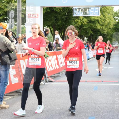 08.06.2024 - REWE Women's Run Strokosch-Dieckow http://msf.ph/oto/6248407 09.06.2024 10:02:22 Ziel 10026, 10227, 10490, 10520, 10554, 10575, 10589 meine-sportfotos.de