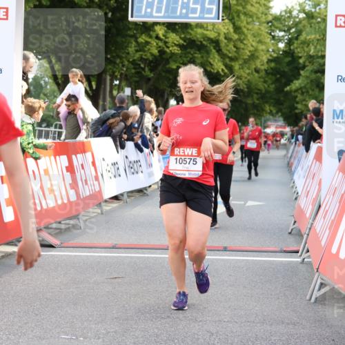 08.06.2024 - REWE Women's Run Strokosch-Dieckow http://msf.ph/oto/6248411 09.06.2024 10:02:24 Ziel 10026, 10227, 10520, 10554, 10575 meine-sportfotos.de