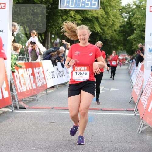 08.06.2024 - REWE Women's Run Strokosch-Dieckow http://msf.ph/oto/6248419 09.06.2024 10:02:24 Ziel 10026, 10227, 10520, 10554, 10575 meine-sportfotos.de