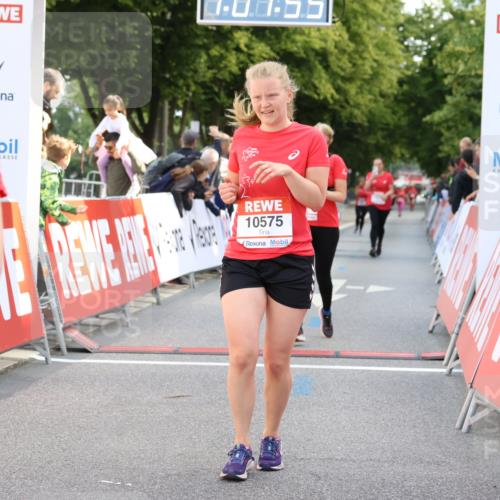 08.06.2024 - REWE Women's Run Strokosch-Dieckow http://msf.ph/oto/6248422 09.06.2024 10:02:24 Ziel 10026, 10227, 10520, 10554, 10575 meine-sportfotos.de