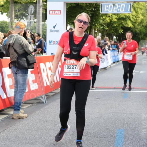 08.06.2024 - REWE Women's Run Strokosch-Dieckow http://msf.ph/oto/6248428 09.06.2024 10:02:30 Ziel 10026, 10227, 10307, 10520 meine-sportfotos.de