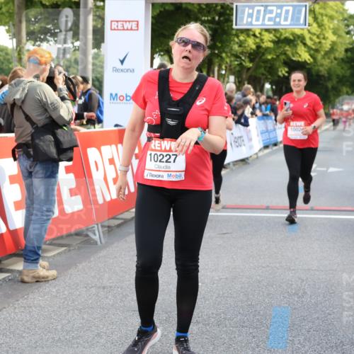 08.06.2024 - REWE Women's Run Strokosch-Dieckow http://msf.ph/oto/6248431 09.06.2024 10:02:30 Ziel 10026, 10227, 10307, 10520 meine-sportfotos.de