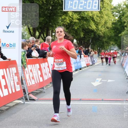 08.06.2024 - REWE Women's Run Strokosch-Dieckow http://msf.ph/oto/6248463 09.06.2024 10:02:37 Ziel 10307 meine-sportfotos.de