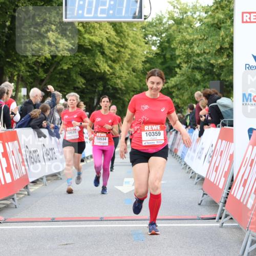 08.06.2024 - REWE Women's Run Strokosch-Dieckow http://msf.ph/oto/6248476 09.06.2024 10:02:47 Ziel 10235, 10359, 10534, 10635, 10650, 10651 meine-sportfotos.de