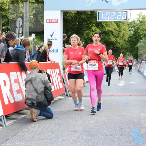 08.06.2024 - REWE Women's Run Strokosch-Dieckow http://msf.ph/oto/6248490 09.06.2024 10:02:49 Ziel 10158, 10235, 10359, 10534, 10635, 10650, 10651 meine-sportfotos.de