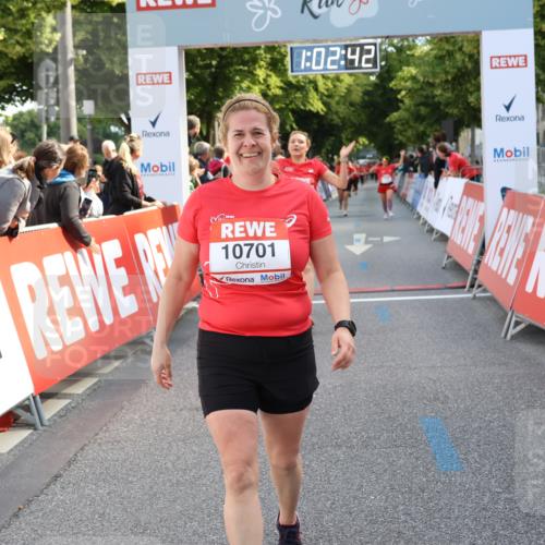 08.06.2024 - REWE Women's Run Strokosch-Dieckow http://msf.ph/oto/6248527 09.06.2024 10:03:11 Ziel 10259, 10390, 10425, 10663, 10677, 10701 meine-sportfotos.de