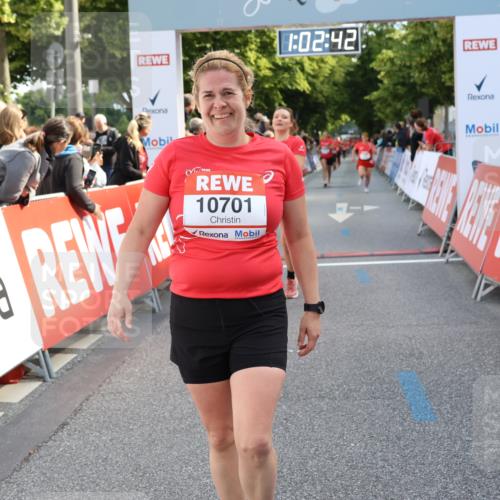 08.06.2024 - REWE Women's Run Strokosch-Dieckow http://msf.ph/oto/6248533 09.06.2024 10:03:12 Ziel 10259, 10390, 10425, 10663, 10677, 10701 meine-sportfotos.de