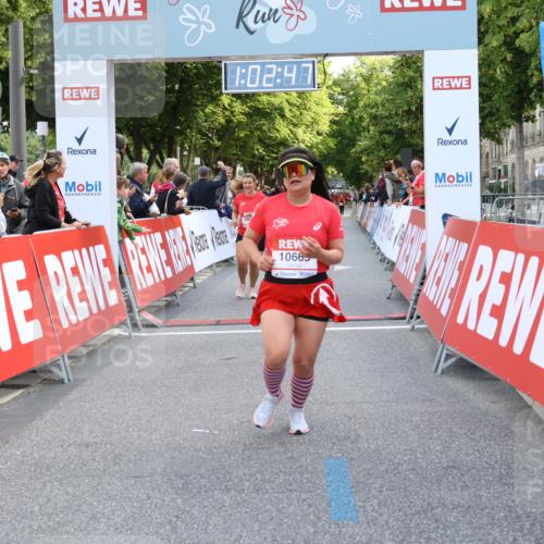 08.06.2024 - REWE Women's Run Strokosch-Dieckow http://msf.ph/oto/6248547 09.06.2024 10:03:16 Ziel 10111, 10259, 10663, 10677 meine-sportfotos.de