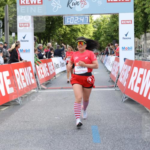 08.06.2024 - REWE Women's Run Strokosch-Dieckow http://msf.ph/oto/6248550 09.06.2024 10:03:17 Ziel 10111, 10259, 10400, 10663 meine-sportfotos.de