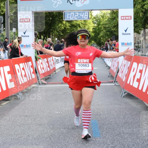 08.06.2024 - REWE Women's Run Strokosch-Dieckow http://msf.ph/oto/6248559 09.06.2024 10:03:17 Ziel 10111, 10259, 10400, 10663 meine-sportfotos.de