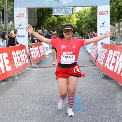 08.06.2024 - REWE Women's Run Strokosch-Dieckow http://msf.ph/oto/6248562 09.06.2024 10:03:17 Ziel 10111, 10259, 10400, 10663 meine-sportfotos.de