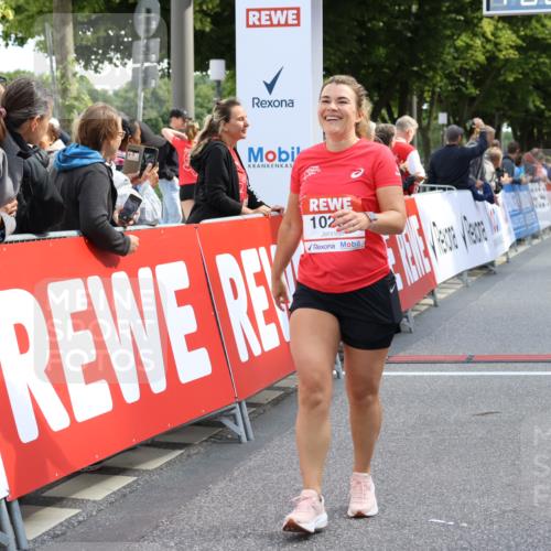 08.06.2024 - REWE Women's Run Strokosch-Dieckow http://msf.ph/oto/6248565 09.06.2024 10:03:19 Ziel 10111, 10168, 10259, 10400, 10663 meine-sportfotos.de