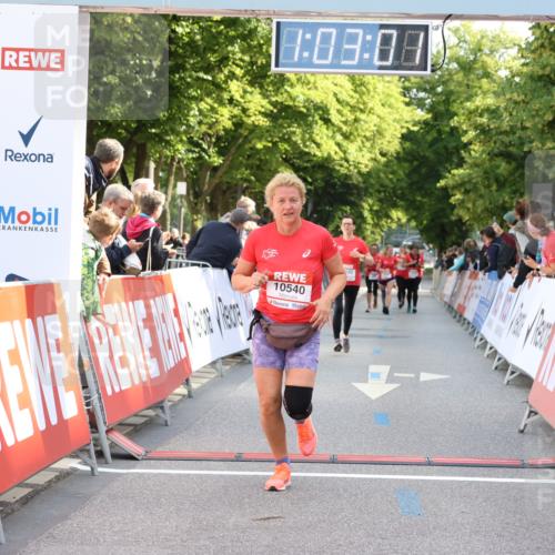 08.06.2024 - REWE Women's Run Strokosch-Dieckow http://msf.ph/oto/6248609 09.06.2024 10:03:30 Ziel 10168, 10183, 10400, 10540 meine-sportfotos.de