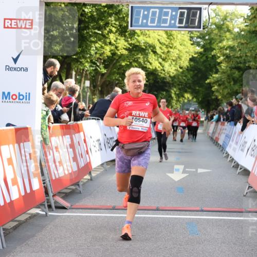 08.06.2024 - REWE Women's Run Strokosch-Dieckow http://msf.ph/oto/6248615 09.06.2024 10:03:31 Ziel 10168, 10183, 10540 meine-sportfotos.de
