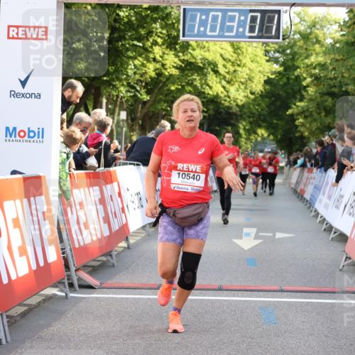 08.06.2024 - REWE Women's Run Strokosch-Dieckow http://msf.ph/oto/6248618 09.06.2024 10:03:31 Ziel 10168, 10183, 10540 meine-sportfotos.de