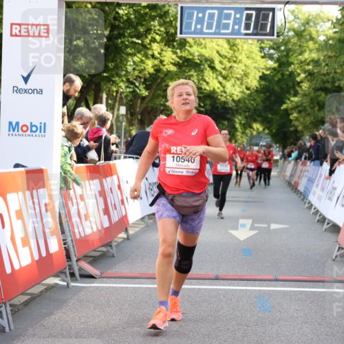 08.06.2024 - REWE Women's Run Strokosch-Dieckow http://msf.ph/oto/6248621 09.06.2024 10:03:31 Ziel 10168, 10183, 10540 meine-sportfotos.de