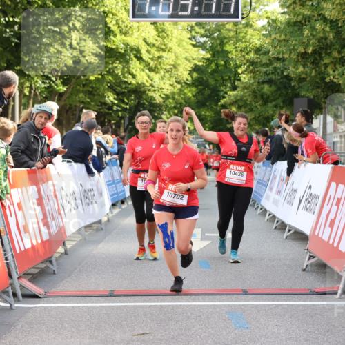 08.06.2024 - REWE Women's Run Strokosch-Dieckow http://msf.ph/oto/6248651 09.06.2024 10:03:41 Ziel 10032, 10426, 10667, 10702 meine-sportfotos.de