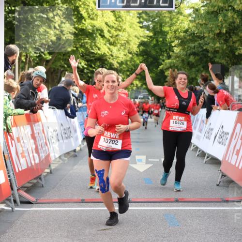 08.06.2024 - REWE Women's Run Strokosch-Dieckow http://msf.ph/oto/6248655 09.06.2024 10:03:41 Ziel 10032, 10426, 10667, 10702 meine-sportfotos.de