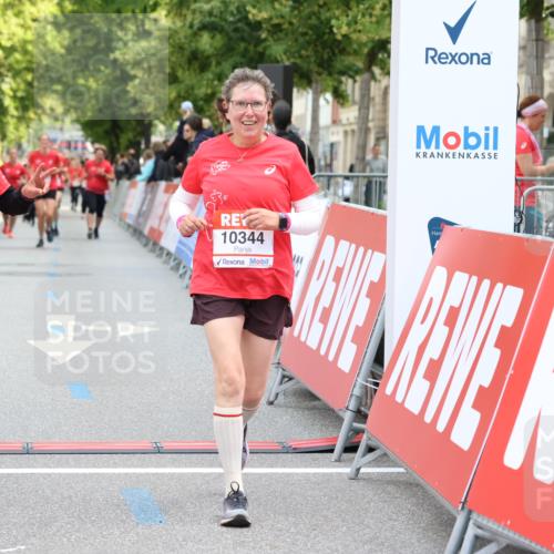 08.06.2024 - REWE Women's Run Strokosch-Dieckow http://msf.ph/oto/6248734 09.06.2024 10:03:57 Ziel 10197, 10344 meine-sportfotos.de