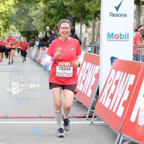 08.06.2024 - REWE Women's Run Strokosch-Dieckow http://msf.ph/oto/6248736 09.06.2024 10:03:57 Ziel 10197, 10344 meine-sportfotos.de