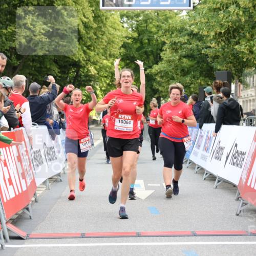 08.06.2024 - REWE Women's Run Strokosch-Dieckow http://msf.ph/oto/6248746 09.06.2024 10:04:06 Ziel 10087, 10097, 10118, 10153, 10154, 10178, 10338, 10364, 10374 meine-sportfotos.de
