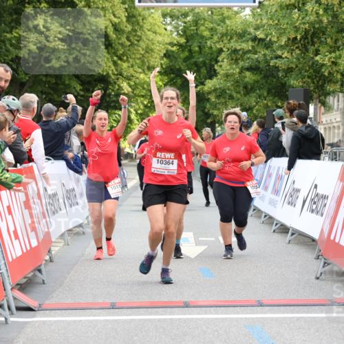 08.06.2024 - REWE Women's Run Strokosch-Dieckow http://msf.ph/oto/6248749 09.06.2024 10:04:06 Ziel 10087, 10097, 10118, 10153, 10154, 10178, 10338, 10364, 10374 meine-sportfotos.de