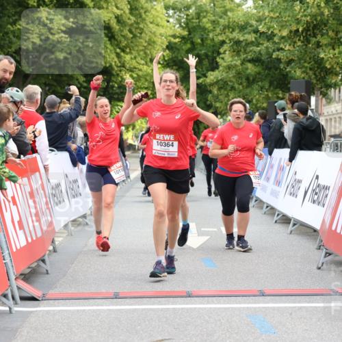 08.06.2024 - REWE Women's Run Strokosch-Dieckow http://msf.ph/oto/6248752 09.06.2024 10:04:06 Ziel 10087, 10097, 10118, 10153, 10154, 10178, 10338, 10364, 10374 meine-sportfotos.de