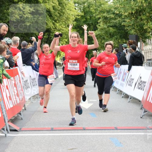 08.06.2024 - REWE Women's Run Strokosch-Dieckow http://msf.ph/oto/6248755 09.06.2024 10:04:06 Ziel 10087, 10097, 10118, 10153, 10154, 10178, 10338, 10364, 10374 meine-sportfotos.de