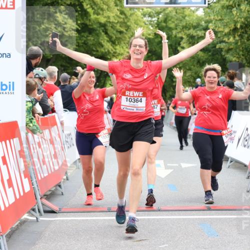 08.06.2024 - REWE Women's Run Strokosch-Dieckow http://msf.ph/oto/6248770 09.06.2024 10:04:08 Ziel 10087, 10097, 10118, 10153, 10154, 10178, 10338, 10364, 10374 meine-sportfotos.de