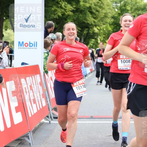 08.06.2024 - REWE Women's Run Strokosch-Dieckow http://msf.ph/oto/6248775 09.06.2024 10:04:09 Ziel 10087, 10097, 10118, 10153, 10154, 10178, 10338, 10364, 10374 meine-sportfotos.de