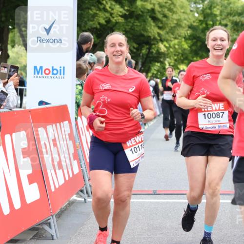 08.06.2024 - REWE Women's Run Strokosch-Dieckow http://msf.ph/oto/6248779 09.06.2024 10:04:09 Ziel 10087, 10097, 10118, 10153, 10154, 10178, 10338, 10364, 10374 meine-sportfotos.de