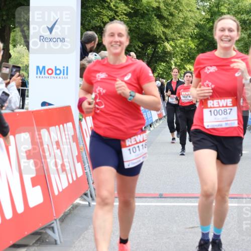 08.06.2024 - REWE Women's Run Strokosch-Dieckow http://msf.ph/oto/6248782 09.06.2024 10:04:09 Ziel 10087, 10097, 10118, 10153, 10154, 10178, 10338, 10364, 10374 meine-sportfotos.de